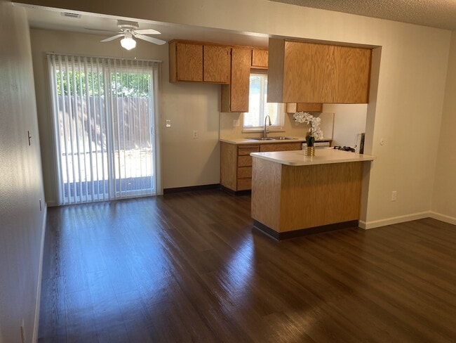 Building Photo - 1713 E Rumble Rd