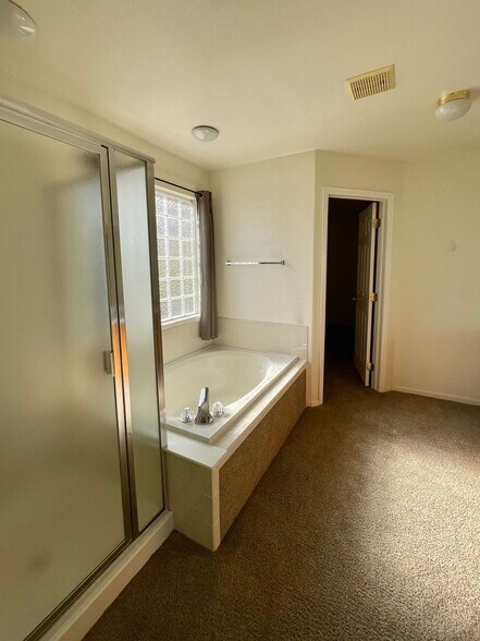 Building Photo - 1615 Red Mountain Dr