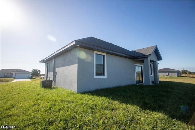 Building Photo - 1150 Darling St E