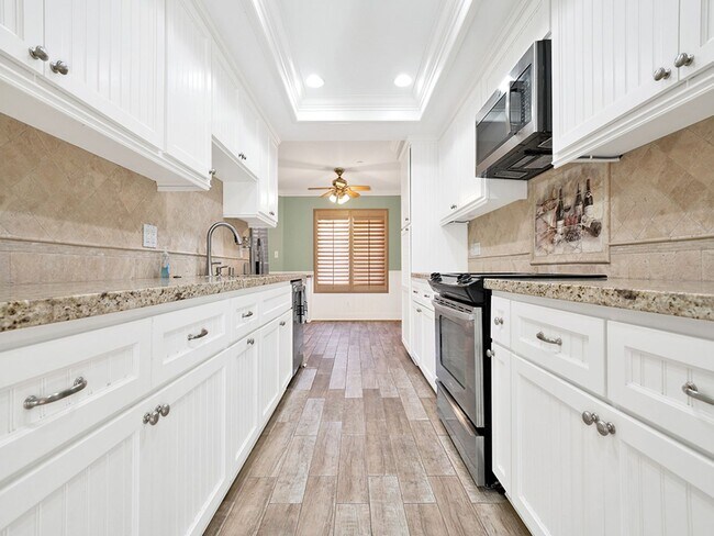 Building Photo - Prime San Clemente 3 Bedroom / 2.5 Bathroo...