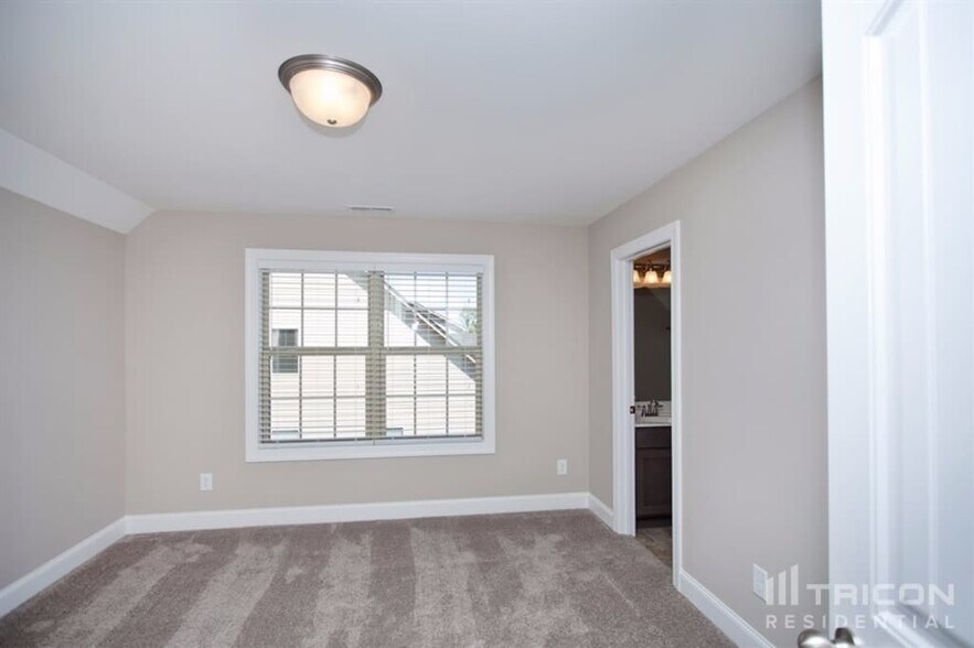 Building Photo - 1502 John Lee Ln