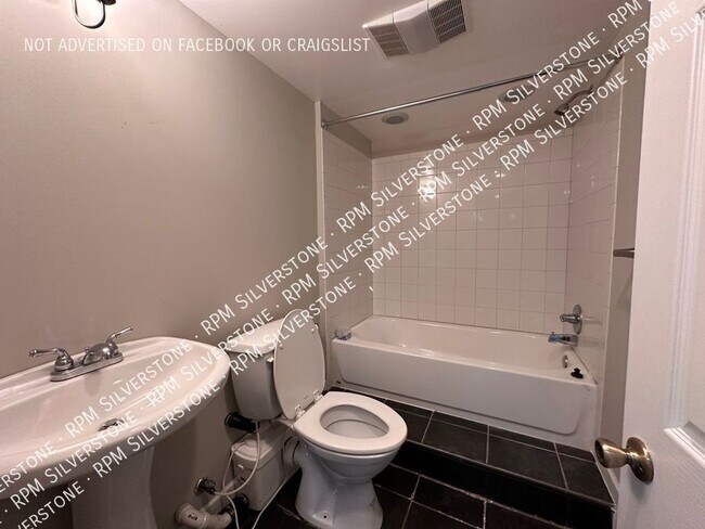 Building Photo - 2362 Sanders Pl