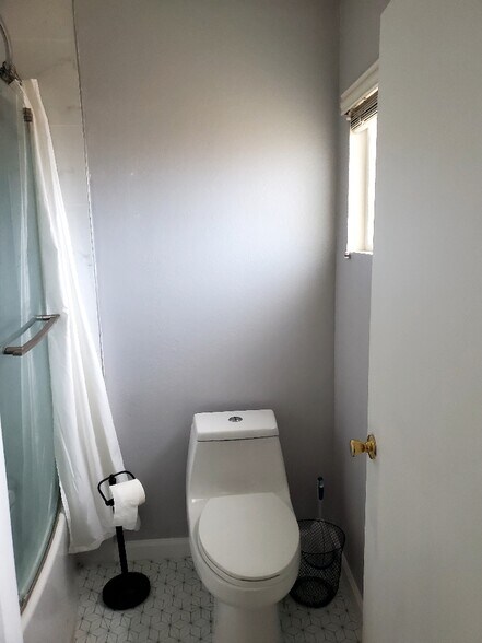 Building Photo - 1430 Clipperton Ave