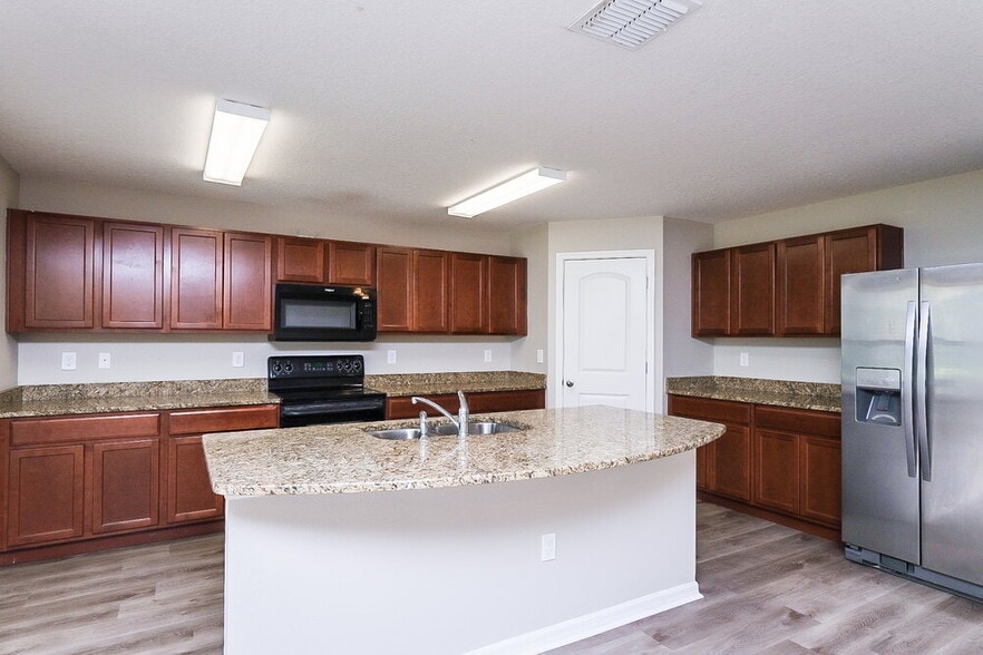 Building Photo - 11849 Valhalla Woods Dr