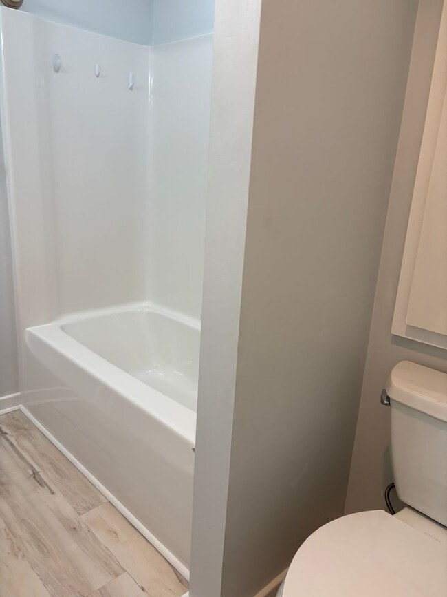 Building Photo - Available now for 12 month lease! 2150 per...
