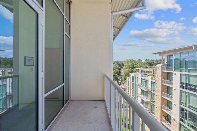 Building Photo - 1600 Barton Springs Rd