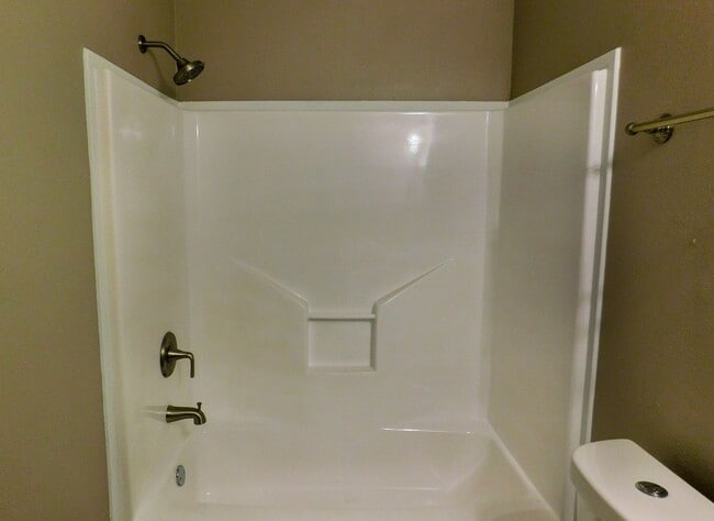 Building Photo - 152 Varsity Cir