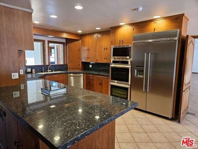 Building Photo - 120 Larkin Pl