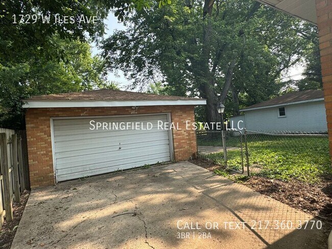 Building Photo - 1729 W Iles Ave
