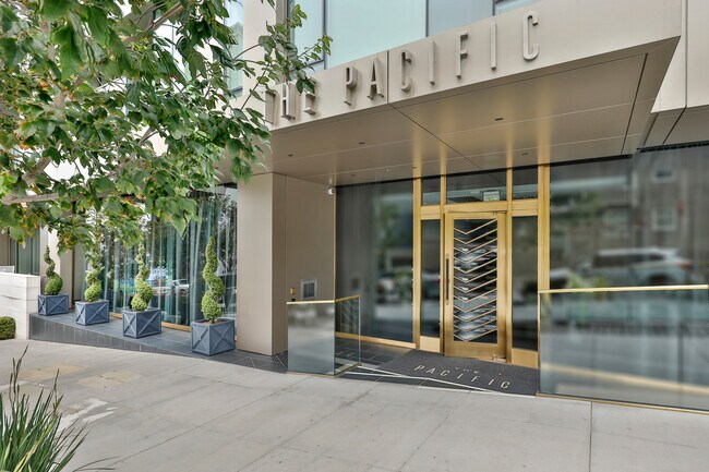 Building Photo - 2121 Webster St