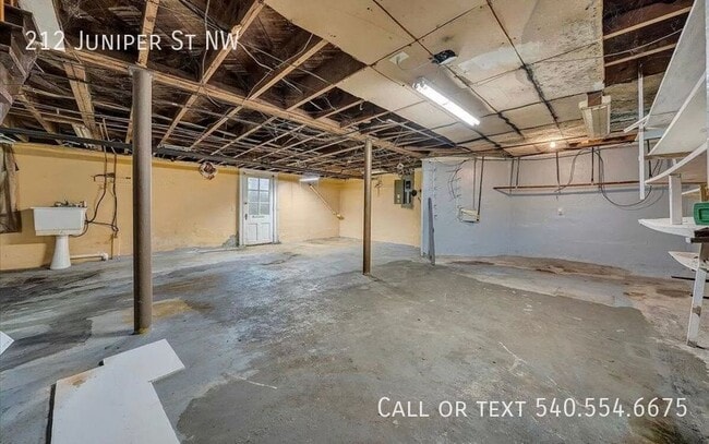Building Photo - 212 Juniper St NW