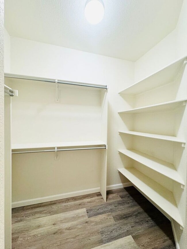 Building Photo - Beautiful, 2 Bed/2 Bath Condo in High Plai...