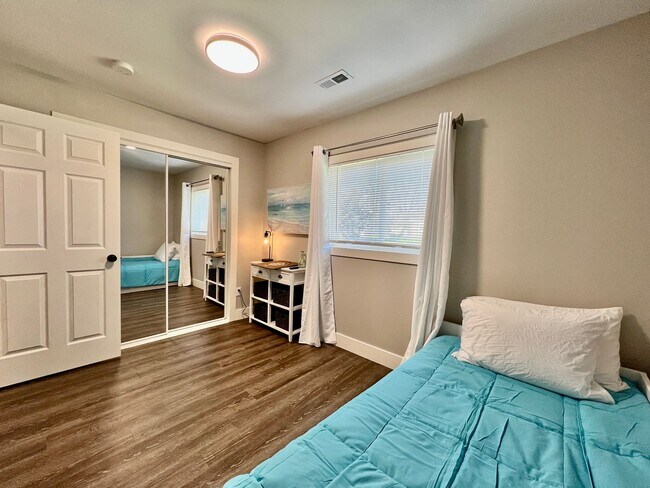 Building Photo - Quaint 4 Bedroom furnished Ranch Home in Mason Ohio