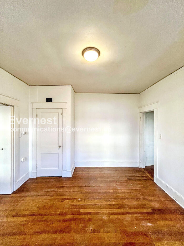 Building Photo - 3114 Barton Ave