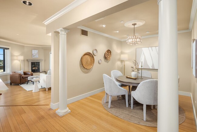 Building Photo - Luxury Penthouse with 600+ Sqft Terrace & ...