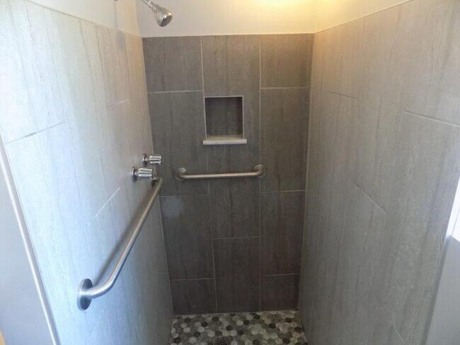 Building Photo - 2127 Hopkins Dr