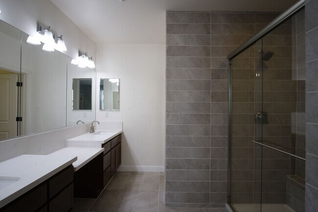 Building Photo - NOW AVAILABLE- NEW PRICE! Spacious 3-Bed, ...