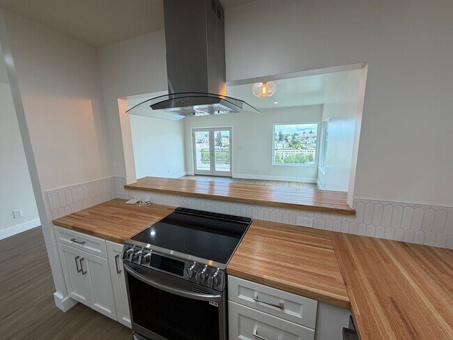 Building Photo - 3 Bed 2 Bath Apartment, New Construction In Cleveland Heights (With Garage)