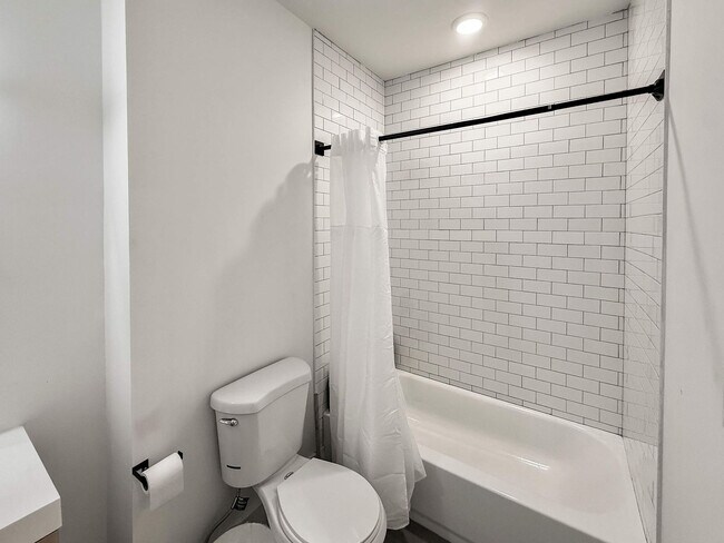 Building Photo - 2400 E Huntingdon St