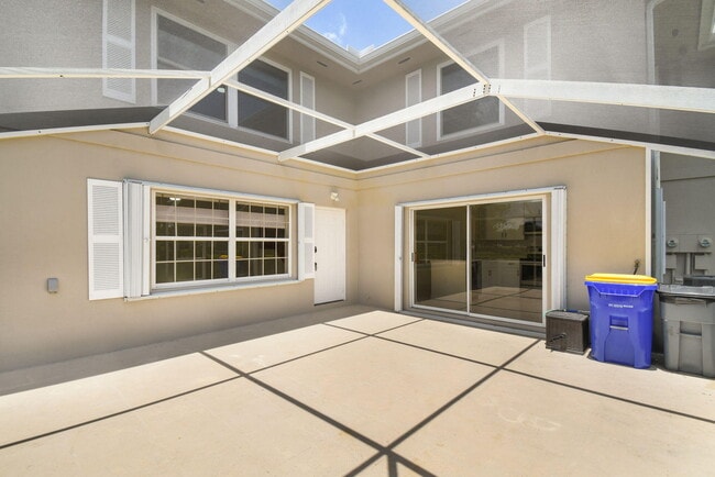 Building Photo - 2442 SW Danbury Ln