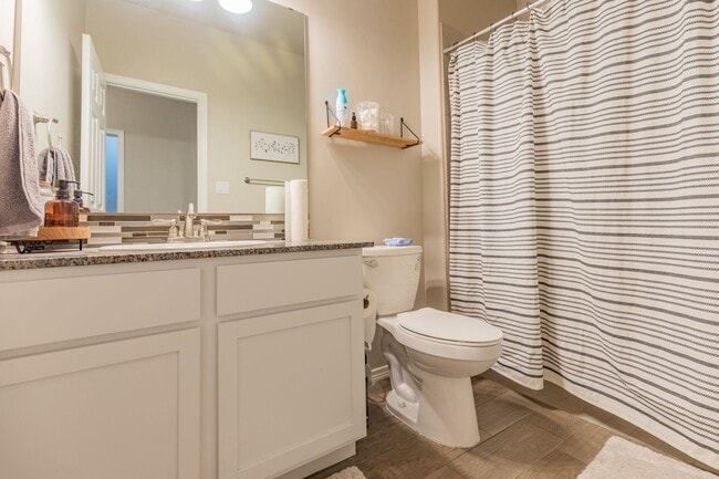 Building Photo - Beautiful 3 Bedroom/2 Bath Home