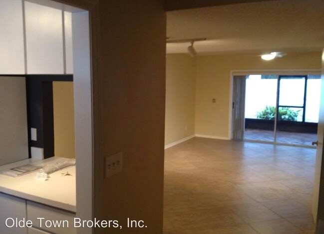 Building Photo - 2 br, 1.5 bath House - 621B E Amelia St.