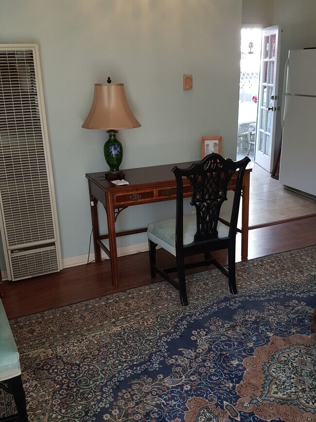 Building Photo - 2817 E Broadway