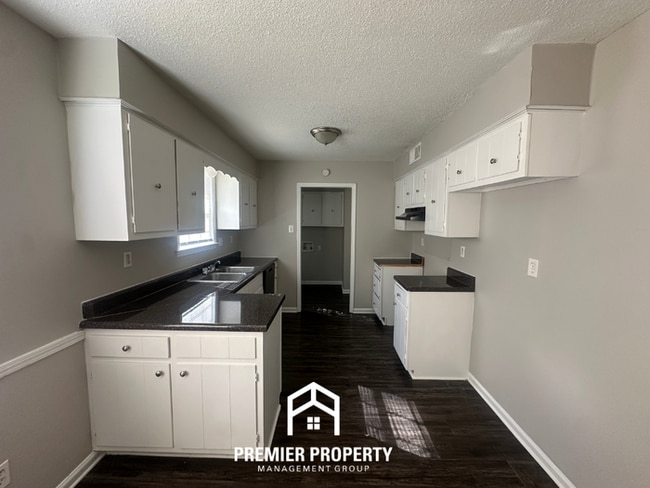 Building Photo - Charming 3BR/2BA Home in Bartlett Cove | Hardwood Floors, Fireplace & Fenced Yard