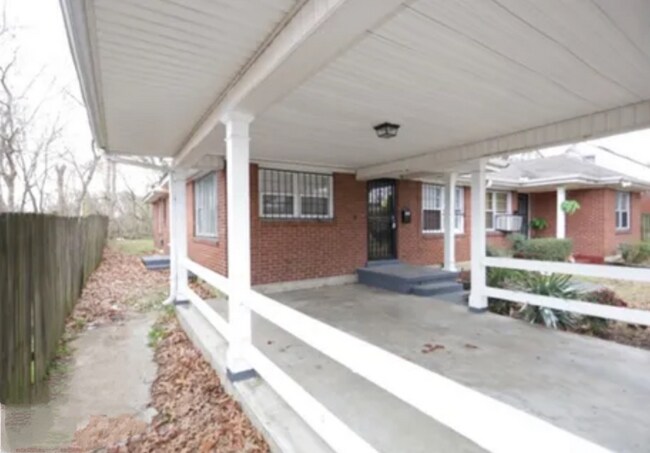 Building Photo - 1068 N McLean Blvd