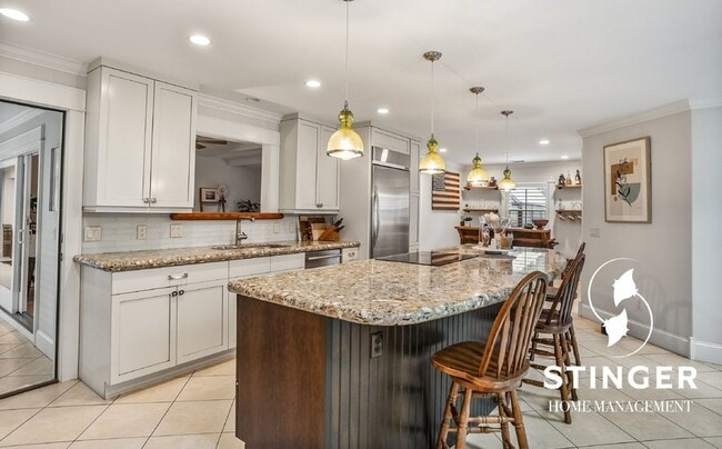 Building Photo - 150 Brickyard Point Rd S