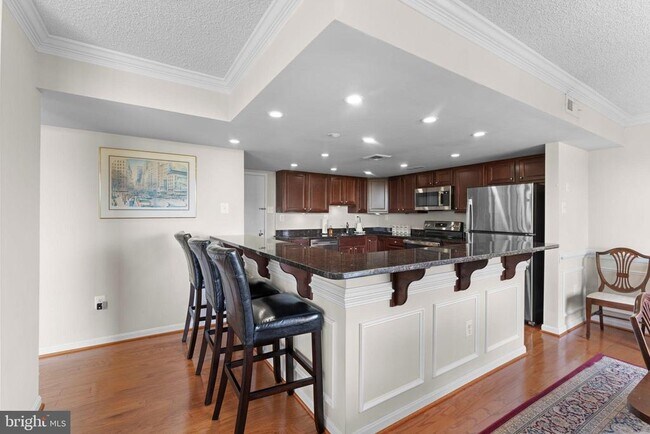 Building Photo - 1515 S Arlington Ridge Rd