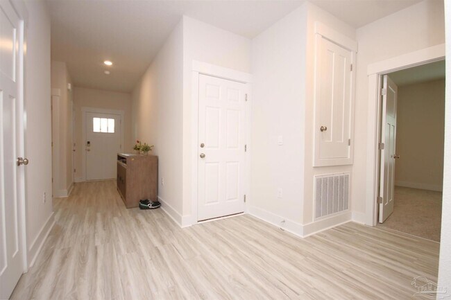 Building Photo - 5875 Sargassum Ln