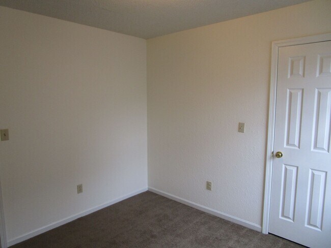 Building Photo - 4405-4407-4407 Cheryl Ct