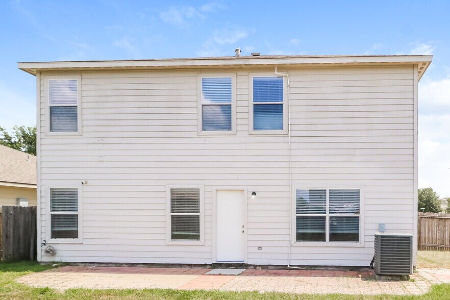 Building Photo - 29050 Village Creek Loop