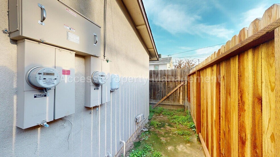 Building Photo - 709 2nd St