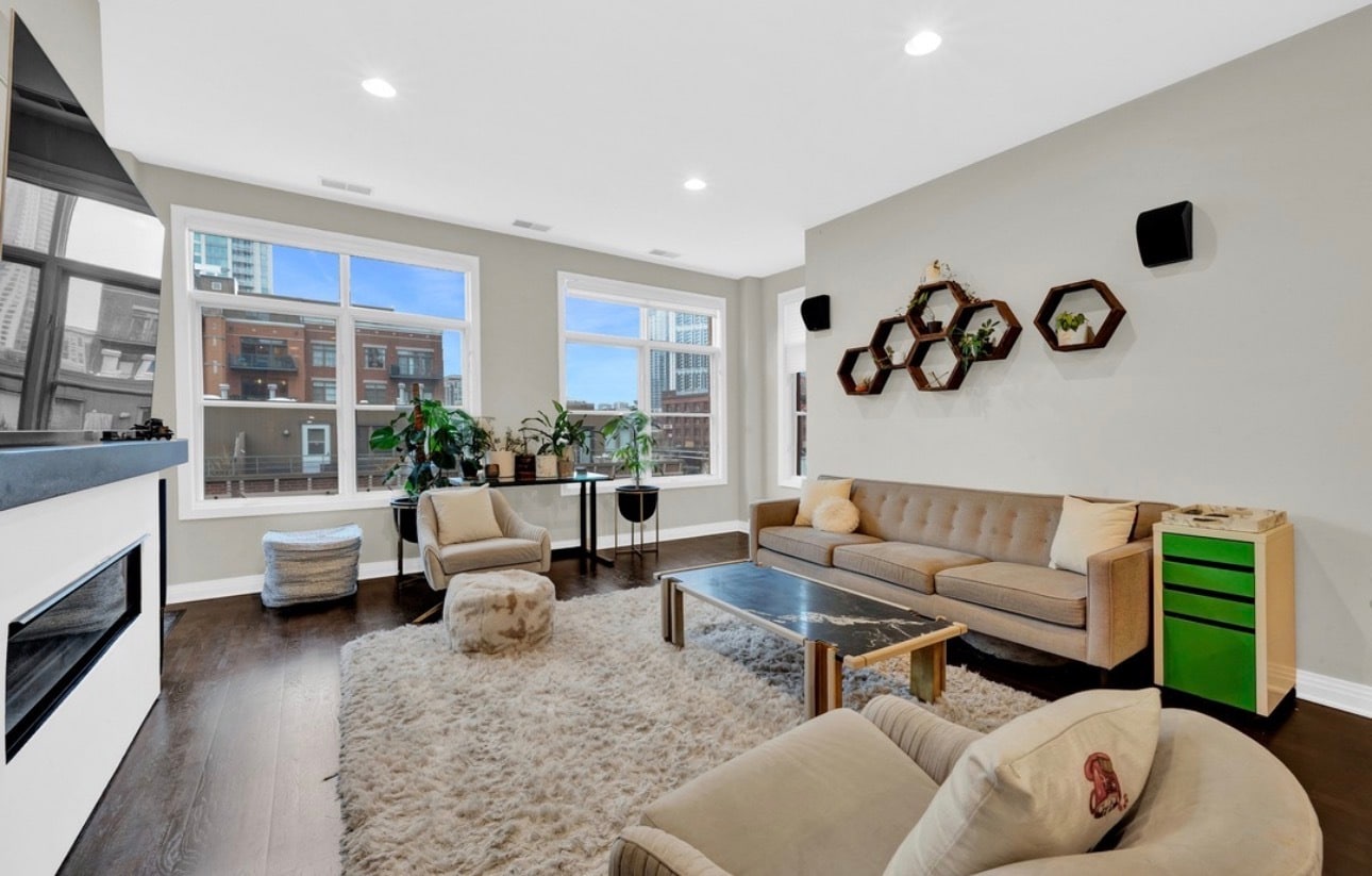 Building Photo - 550 W Fulton St