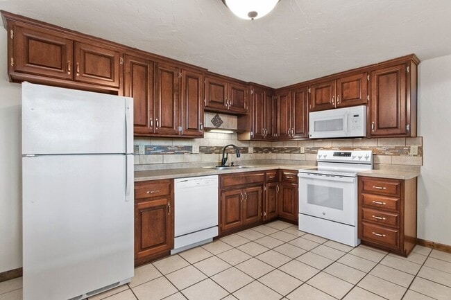 Building Photo - 2344 Canter Ln