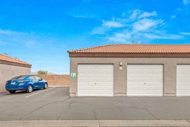 Building Photo - Mission Ridge Condos-Gorgeous 2nd Floor Un...