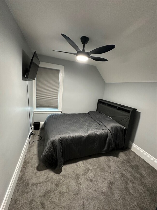 Building Photo - 1890 Clifford Ave