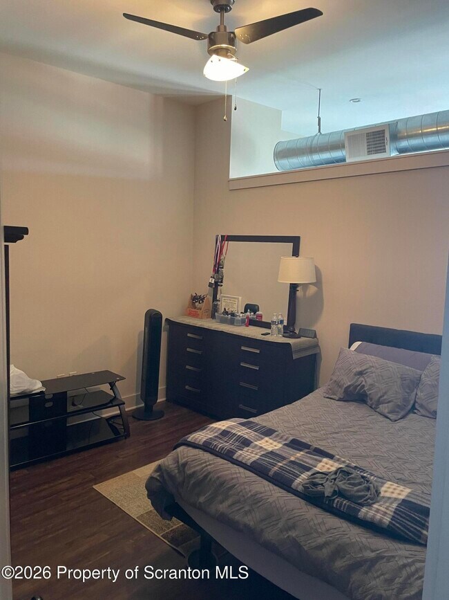 Building Photo - 322-322 Penn Ave