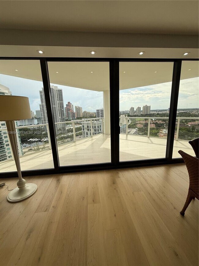 Building Photo - 19500 Turnberry Way