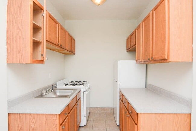 Building Photo - 4856 N Damen Ave