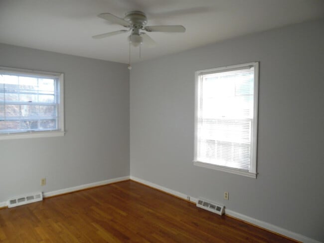 Building Photo - 2103 Georgian Way