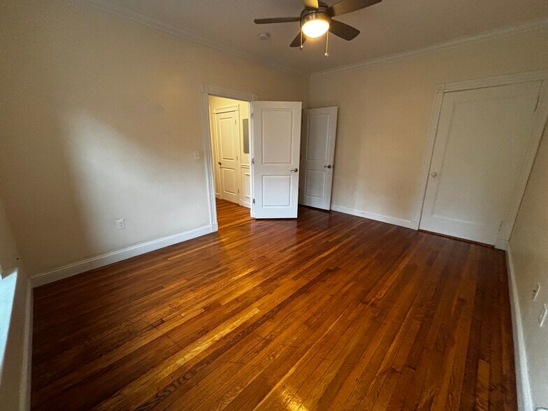 Building Photo - 18 Glenville Ave