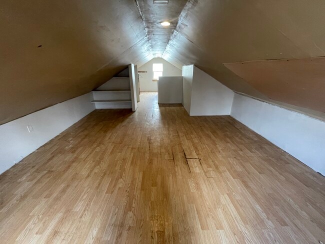 Building Photo - 921 NW D St