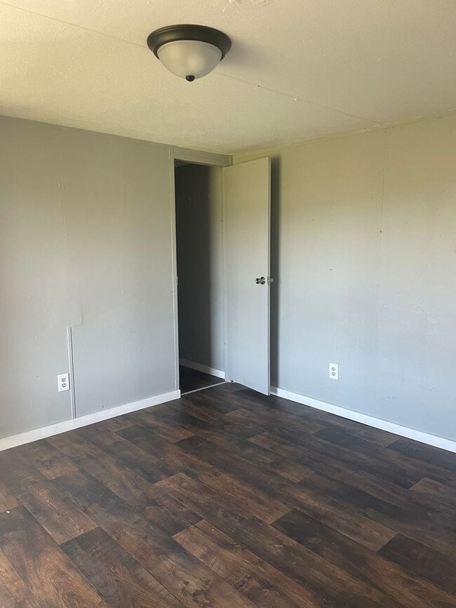 Building Photo - 3 BR 2 Bath 1,120 sq ft singlewide mobile ...