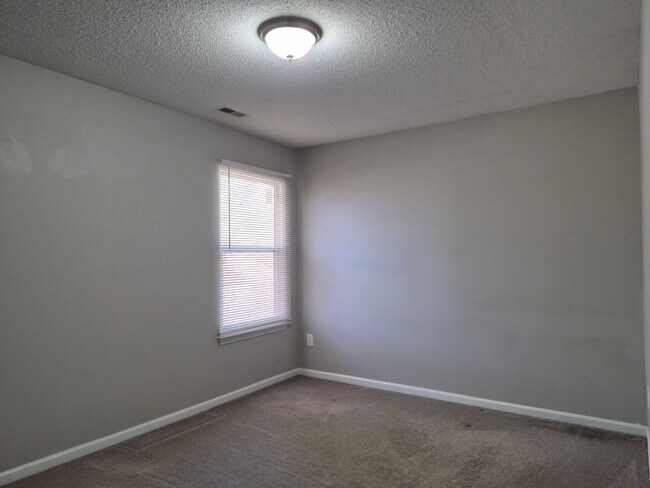 Building Photo - Landstown