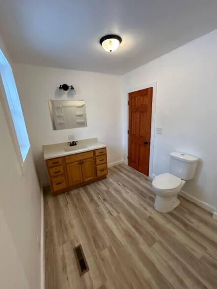 Building Photo - 2106 Thomas St