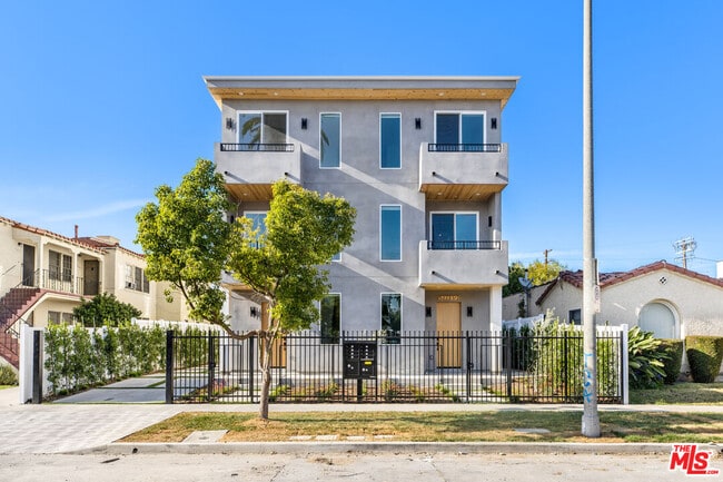 Building Photo - 5225 W 20th St