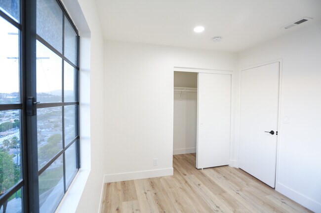 Building Photo - 2737 Chadwick Cir